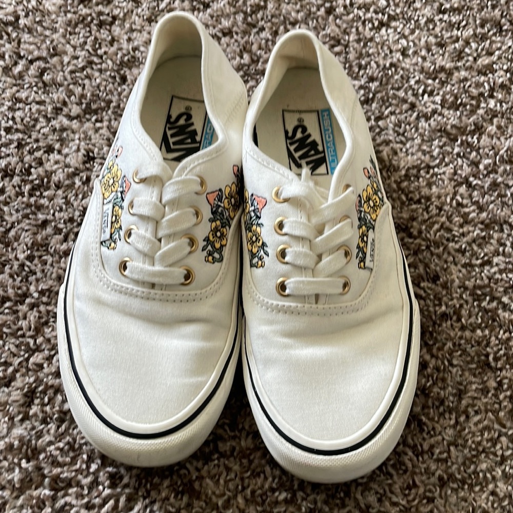 Vans, Ultracush Authentic, off white with mushroom/ floral on sides. Women’s 7.5